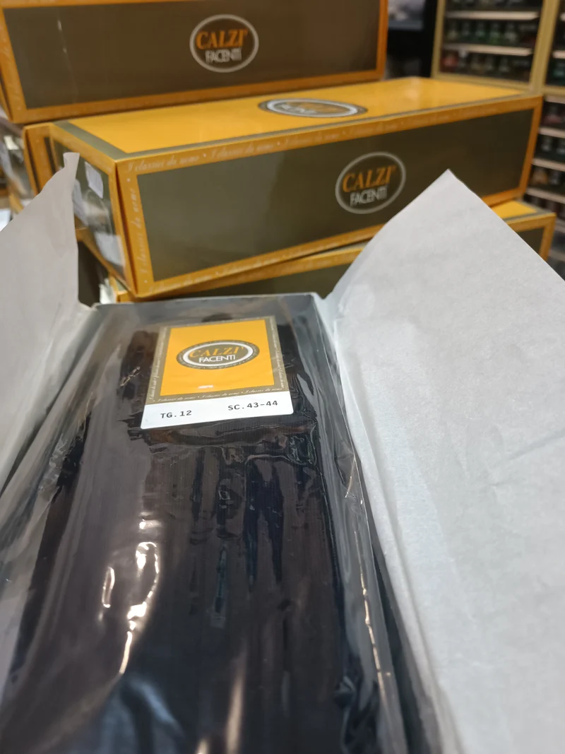 Calze uomo David Lungo Calzì Facenti, filo di scozia, sei paia nero, taglia 12. 500g.