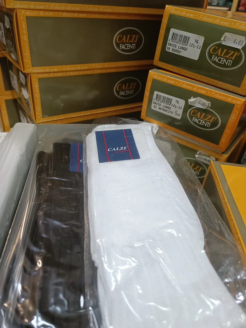 Calze uomo David Lungo Calzì Facenti, filo di scozia, cinque paia marrone e uno bianco, taglia 11,5. 500g.