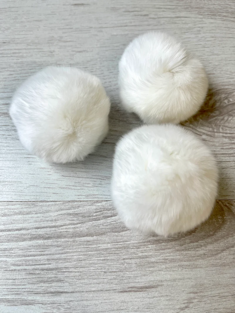 Pompon di pelliccia di coniglio 100% naturale (bianco)