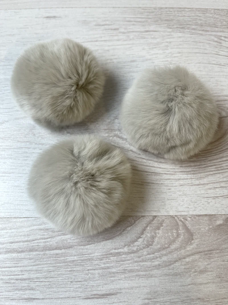 Pompon in pelliccia di coniglio 100% naturale (grigio chiaro)