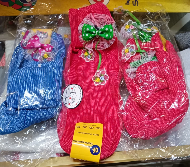 Tre paia di calzini Sant'Agostino, taglia unica, colori in foto. 150 g.