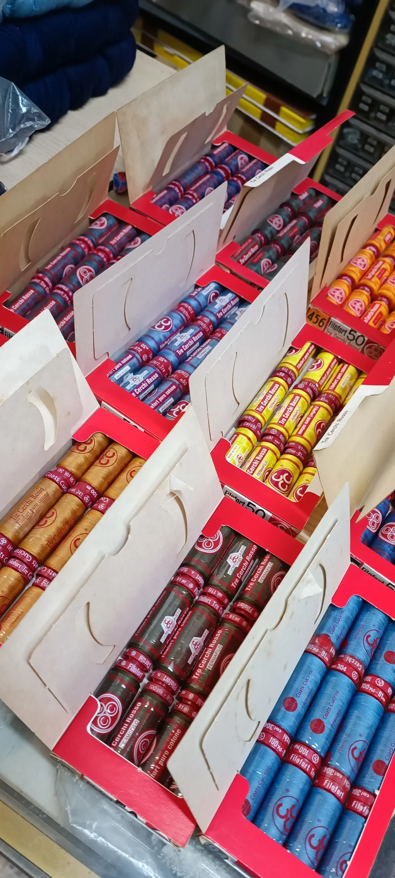 Spagnolette Tre Cerchi Rosso, filo da cucito. Confezione da 12. 100g.