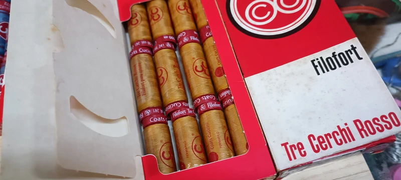 Spagnolette Tre Cerchi Rosso, filo da cucito. Confezione da 12. 100g.