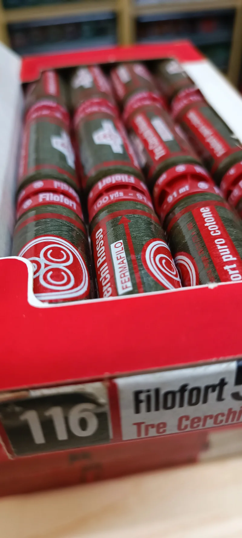 Spagnolette Tre Cerchi Rosso, filo da cucito. Confezione da 12. 100g.