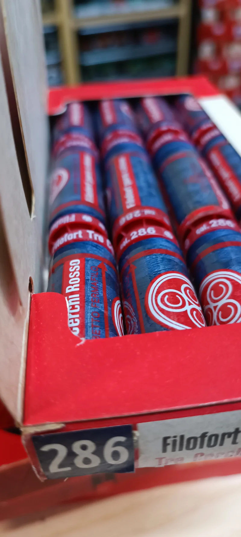 Spagnolette Tre Cerchi Rosso, filo da cucito. Confezione da 12. 100g.