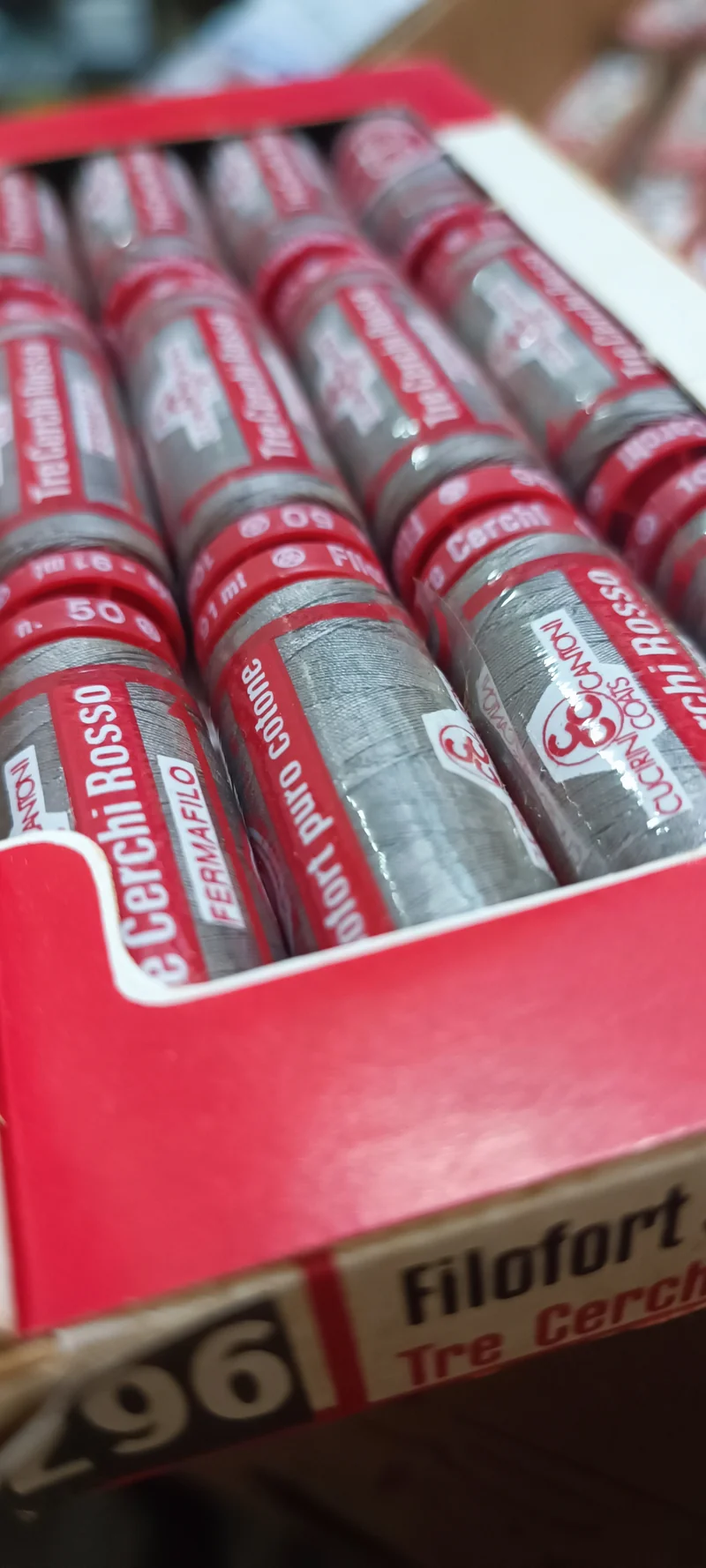 Spagnolette Tre Cerchi Rosso, filo da cucito. Confezione da 12. 100g.