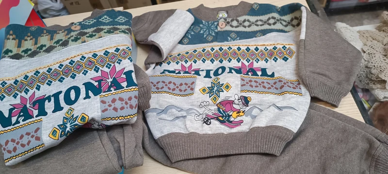 Stock di dieci tute serafino bimbo/a in felpa di cotone fantasia Taglionetto. 4kg.