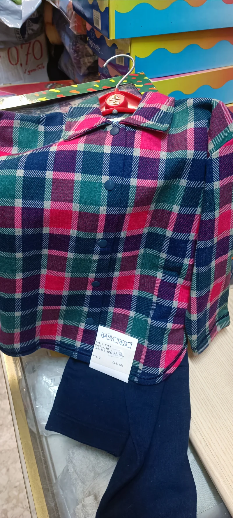 Completo bimbo composto da pantalone e casacca camicia a quadretti in felpa Baby Cresci. 300g.