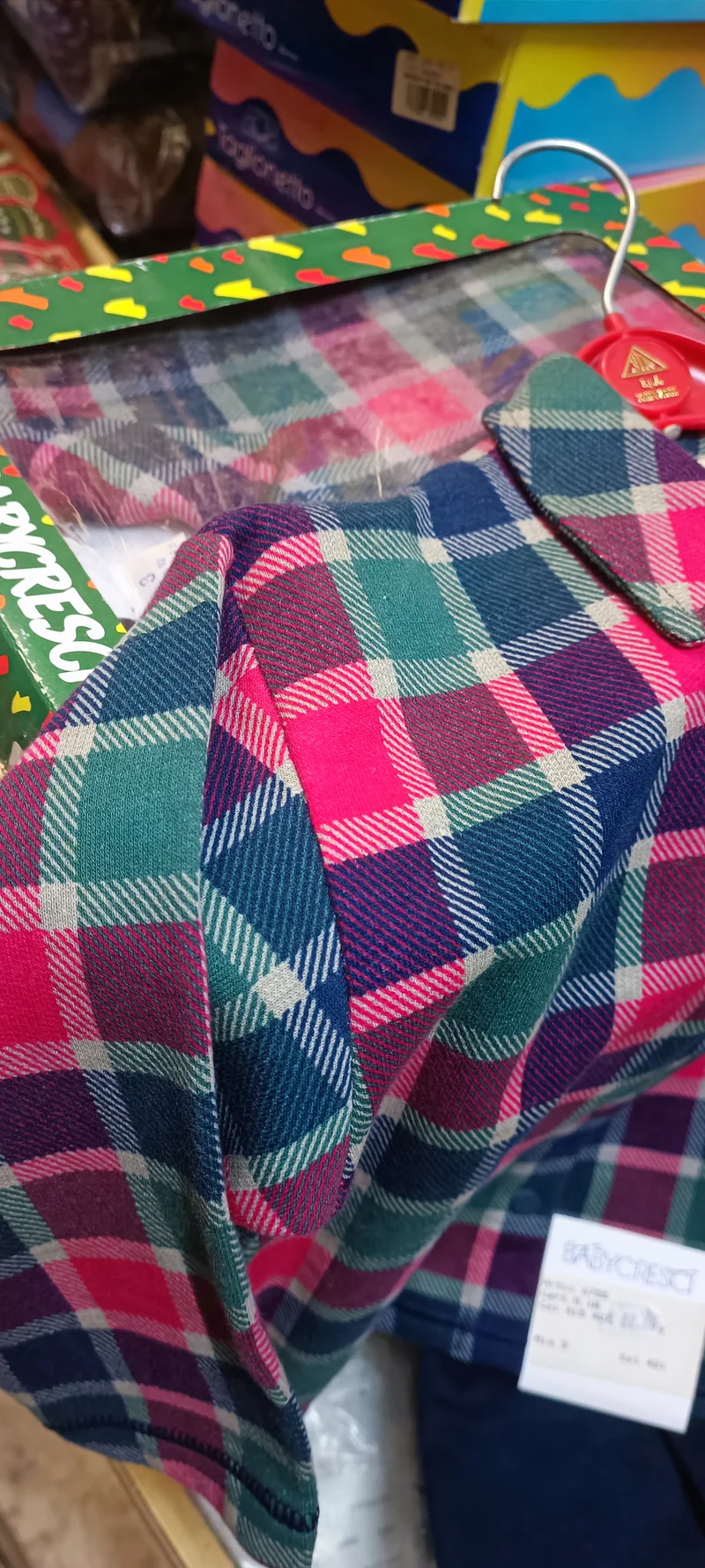 Completo bimbo composto da pantalone e casacca camicia a quadretti in felpa Baby Cresci. 300g.