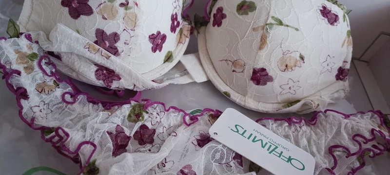 Completo intimo fantasia donna Off-limits Parah, composto da reggiseno Cup B push -up con slip arriccio o perizoma 150g.
