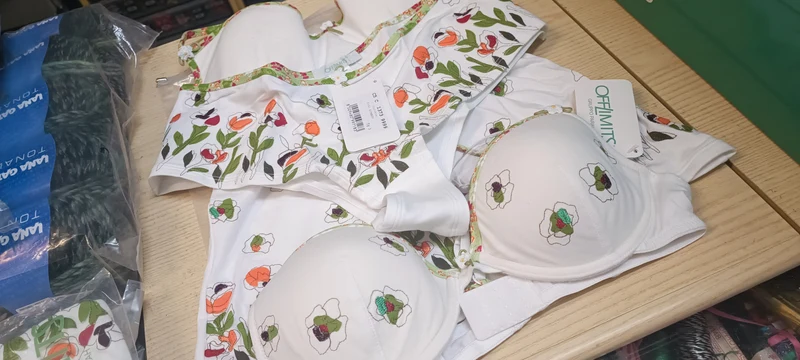 Completo intimo fantasia donna Off-limits Parah composto da top con reggiseno, reggiseno Cup B push -up e perizoma. Taglia 2 e 3. 300 g..