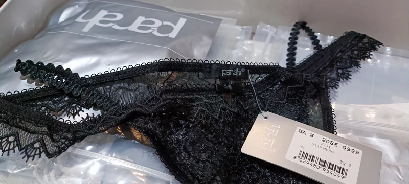 Intimo donna elegante in pizzo della Parah in tre modelli, slip, perizoma e brasiliana. 50 g.