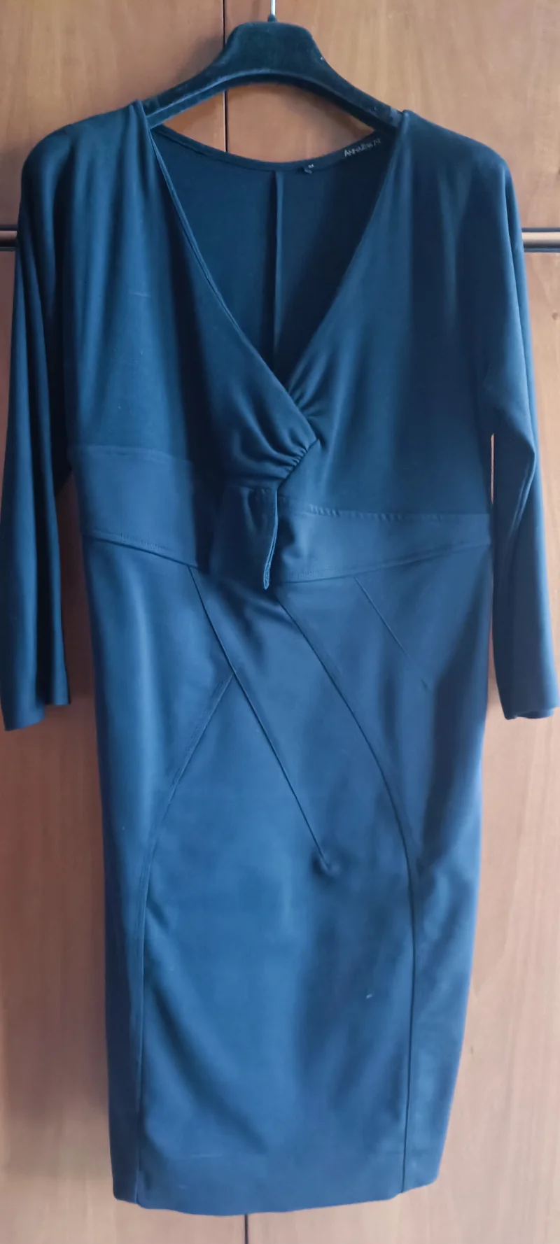 Abito nero elegante, manica lunga, taglia 44(usato). 600g.