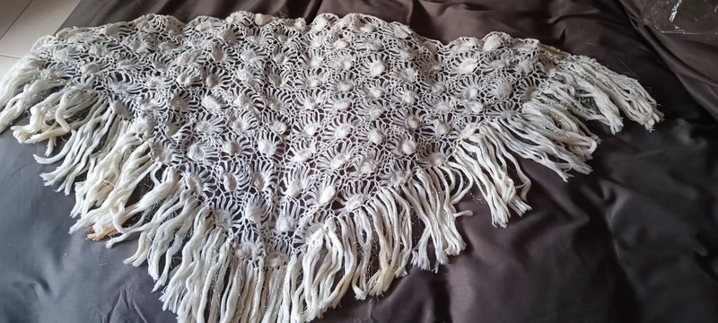 Scialle vintage di lana con lurex. 300g.