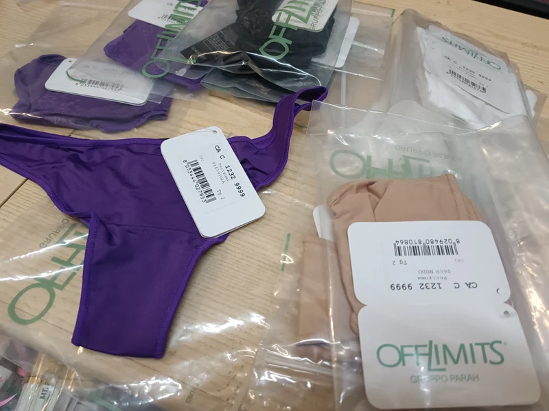 Slip perizoma, donna, Off-limits Parah., taglia 2. 50g.