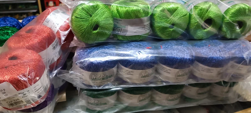 Nora Madeira in gomitoli di lurex, viscosa(80%), 25 g.