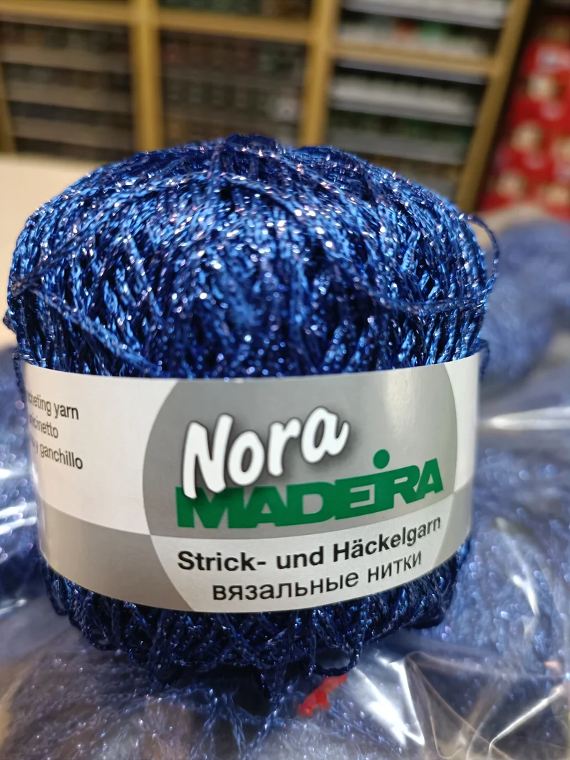 Nora Madeira in gomitoli di lurex, viscosa(80%), 25 g.