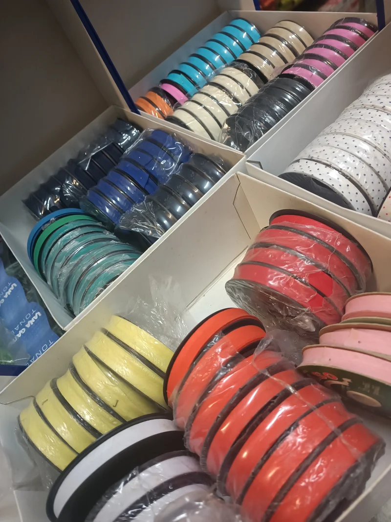 Sbieco 100% cotone in rotoli di 20 m, per varie utilizzazioni. 50 g.