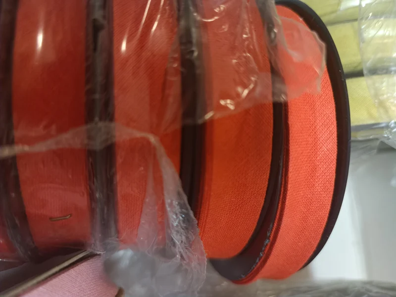 Sbieco 100% cotone in rotoli di 20 m, per varie utilizzazioni. 50 g.