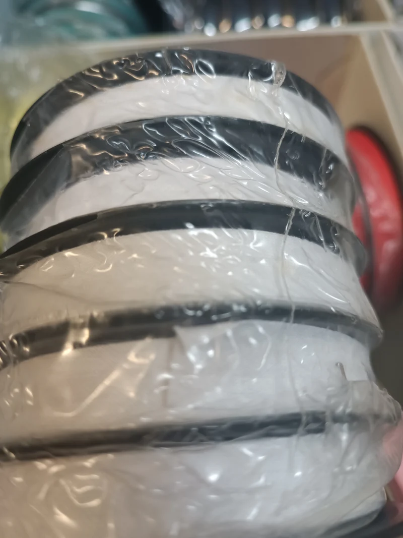 Sbieco 100% cotone in rotoli di 20 m, per varie utilizzazioni. 50 g.