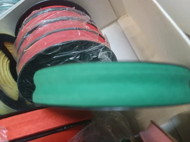Sbieco 100% cotone in rotoli di 20 m, per varie utilizzazioni. 50 g.