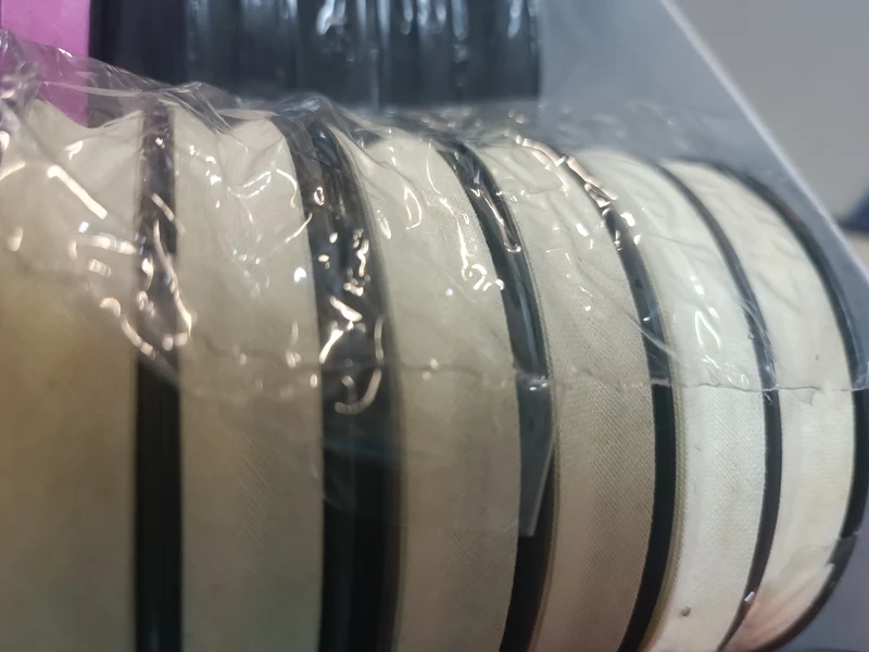 Sbieco 100% cotone in rotoli di 20 m, per varie utilizzazioni. 50 g.