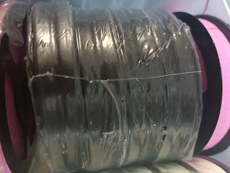 Sbieco 100% cotone in rotoli di 20 m, per varie utilizzazioni. 50 g.