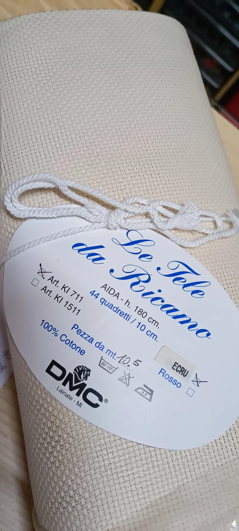 Tela Aida DMC da ricamo, h 180 cm, colore ecrù, 44 quadretti, mt. 10,5. 4,7 kg.