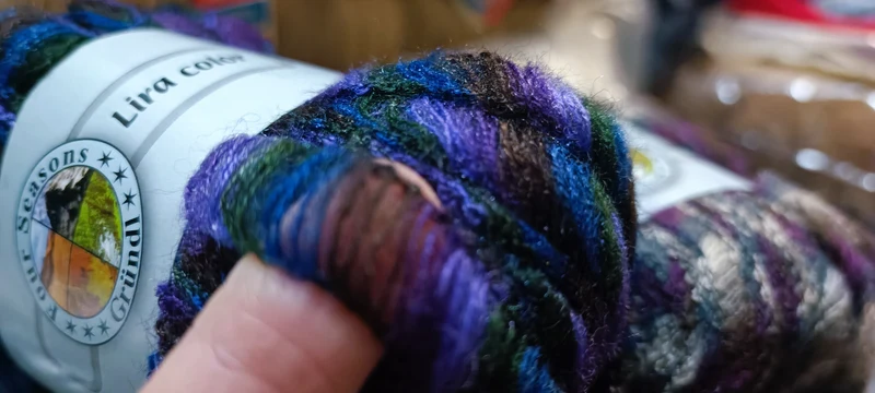 Filato Lira Color, nylon e acrilico, confezione da 500g..