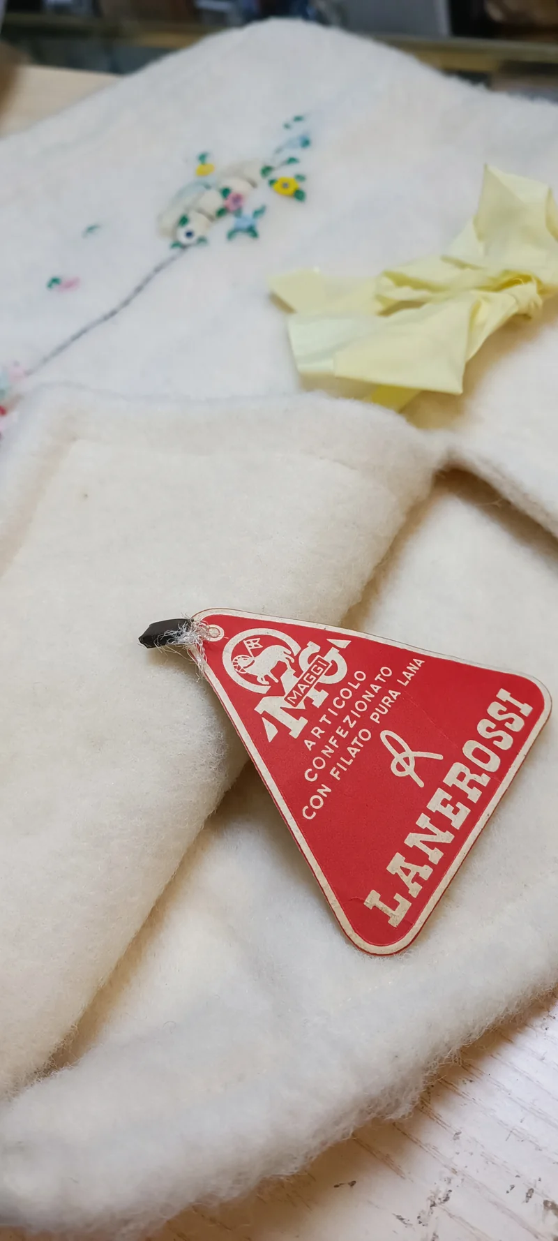 Porta enfant vintage della Lanerossi, ricamato. Pezzo unico, anni cinquanta per gli appassionati vintage. 400g.