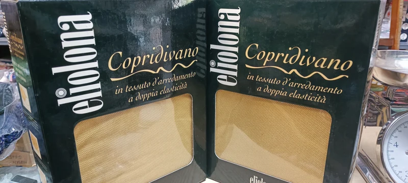 Copridivano a un posto Eliolona Zucchi, in tessuto d'arredamento a doppia elasticità.colore senape chiaro. 1,2 kg.
