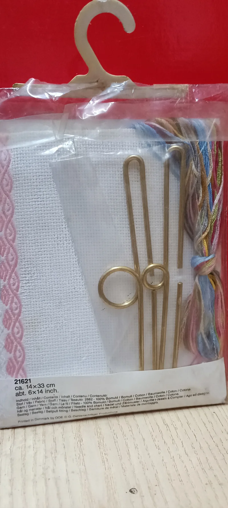 Kit completo per punto croce. 100g.