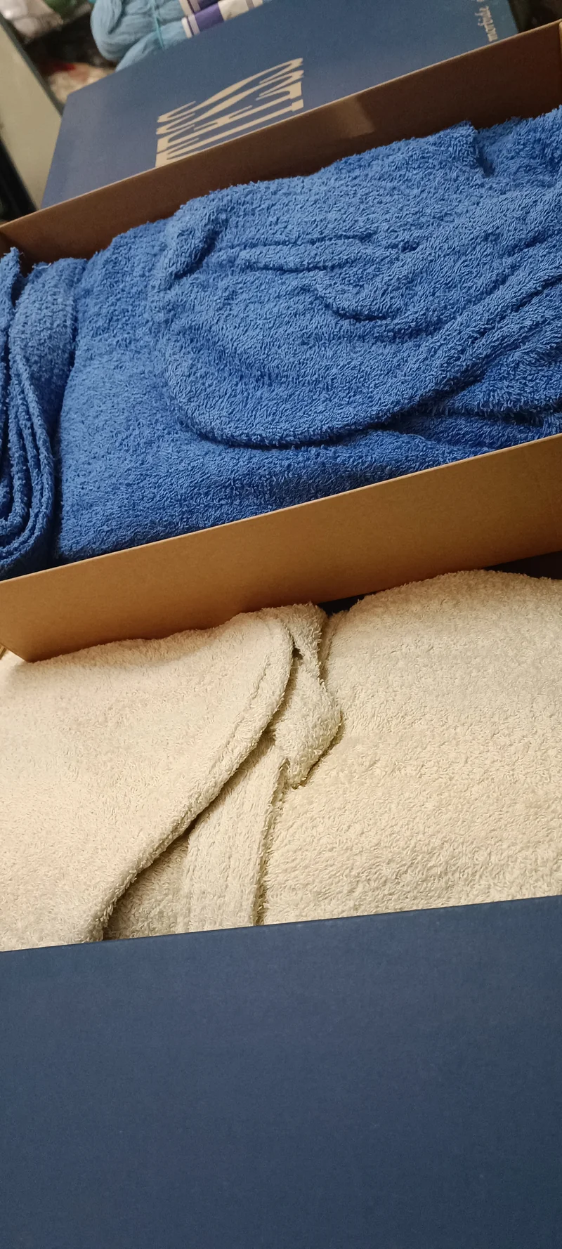 Accappatoio Tess Versilia, elegante e morbido, ideale in confezione regalo. 1,6 kg.