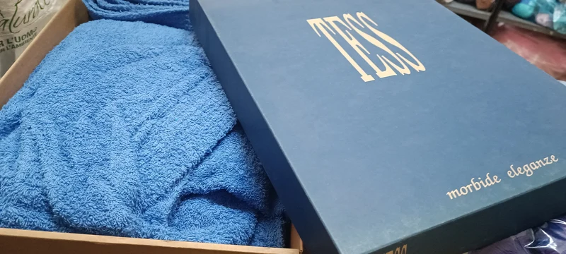 Accappatoio Tess Versilia, elegante e morbido, ideale in confezione regalo. 1,6 kg.