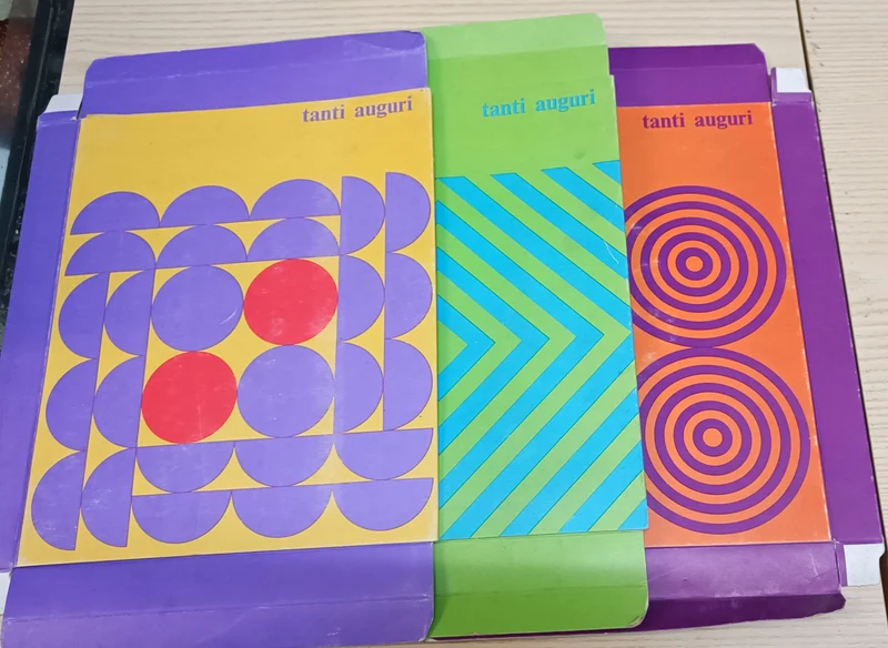 Per chi ama il Vintage. Tre scatole "Tanti auguri" della SiSi per regalare calze e collant.300g