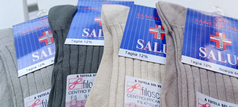 Calzino uomo Sangiacomo Salus in filo di scozia, prodotto italiano. Colori assortiti, quattro paia, taglia 12,5 - scarpa 44. 350g.