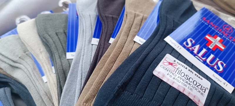 Calzino uomo Sangiacomo Salus in filo di scozia, prodotto italiano. Colori assortiti in foto, taglia 11 - scarpa 41. Sette paia. 450g.