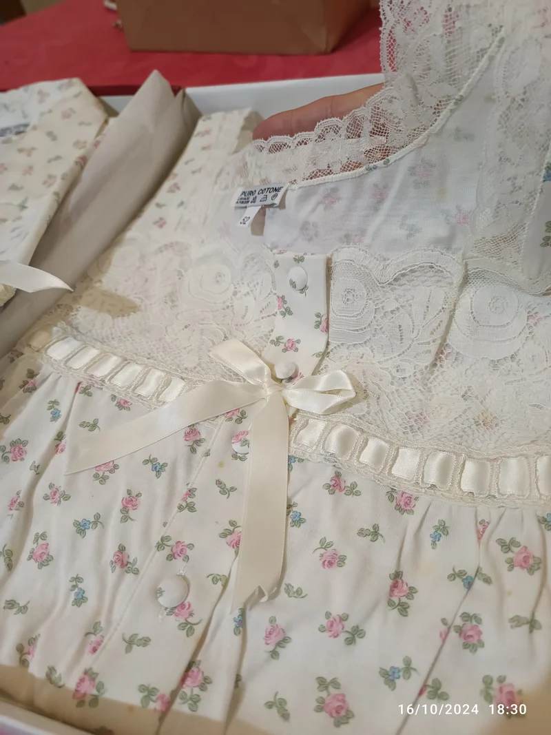 Completo vintage in puro cotone Valentina. Camicia da notte e vestaglia, elegante e glamour. Taglia 52. 800g.
