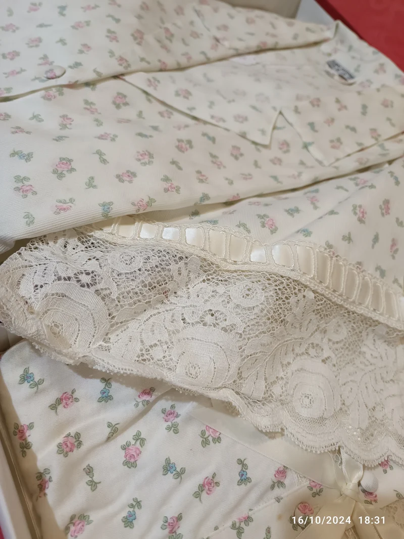 Completo vintage in puro cotone Valentina. Camicia da notte e vestaglia, elegante e glamour. Taglia 52. 800g.