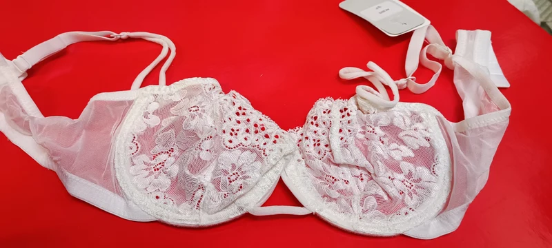 Reggiseno push-up in pizzo bianco o nero. 50g.