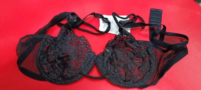 Reggiseno push-up in pizzo bianco o nero. 50g.