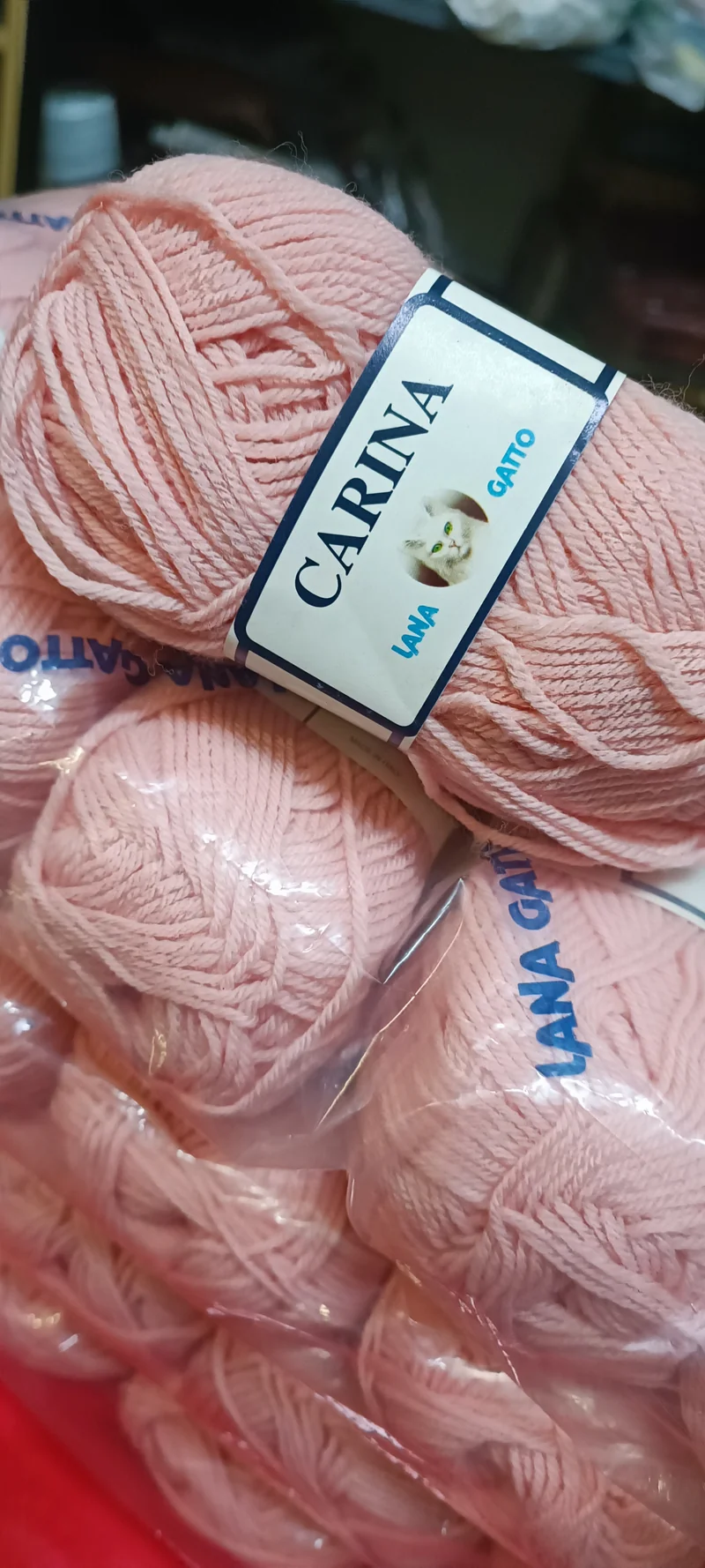 Lana Gatto Carina, Filatura e Tessitura di Tollegno, colori rosa, bordeaux e marrone testa di moro, 70% lana, ferri 4. 500g.