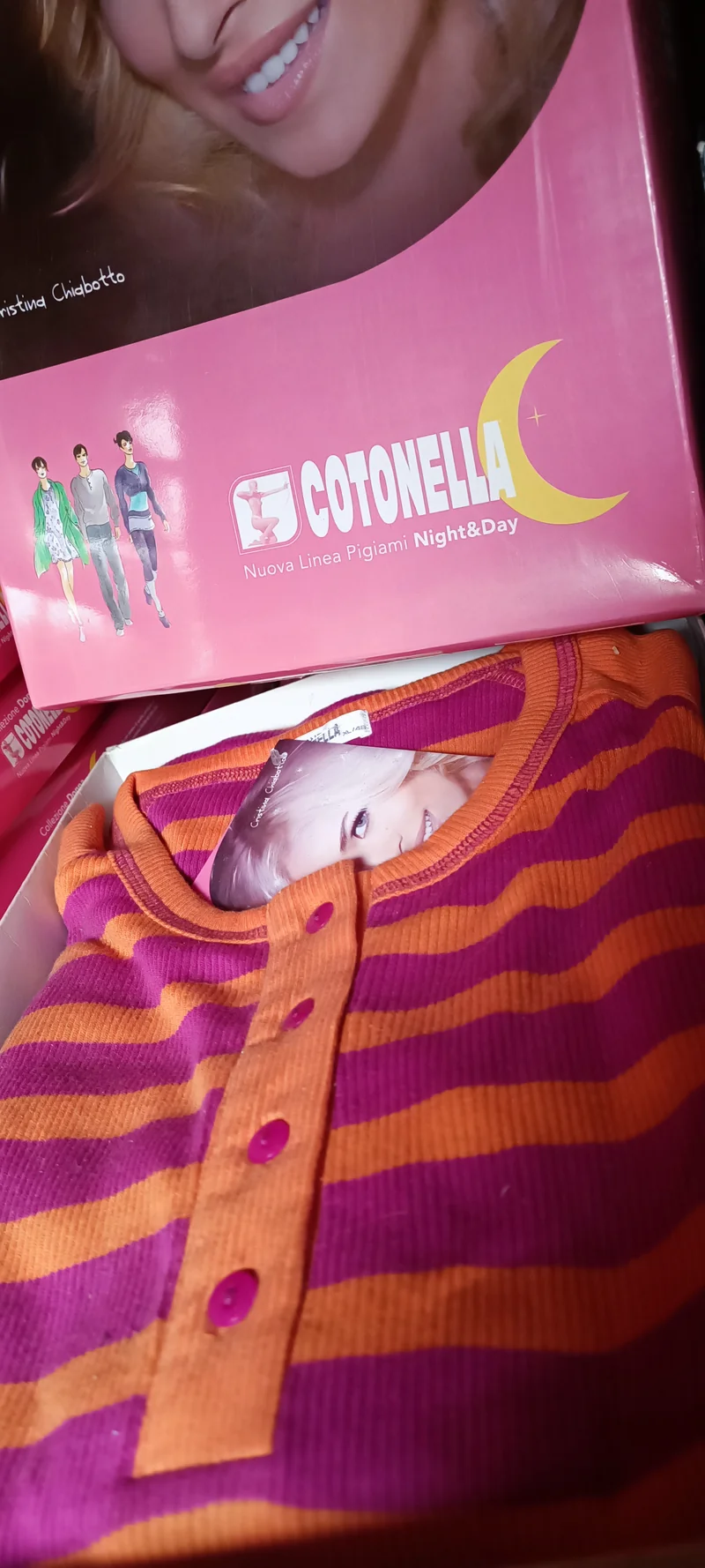 Pigiama donna Cotonella fantasia in foto. Taglia 48. 500g.