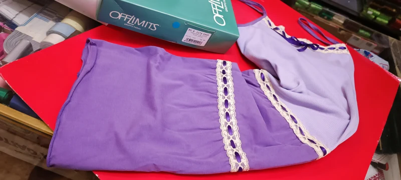Elegante camicia da notte OffLimits Parah, lilla, taglia 42. 300g.