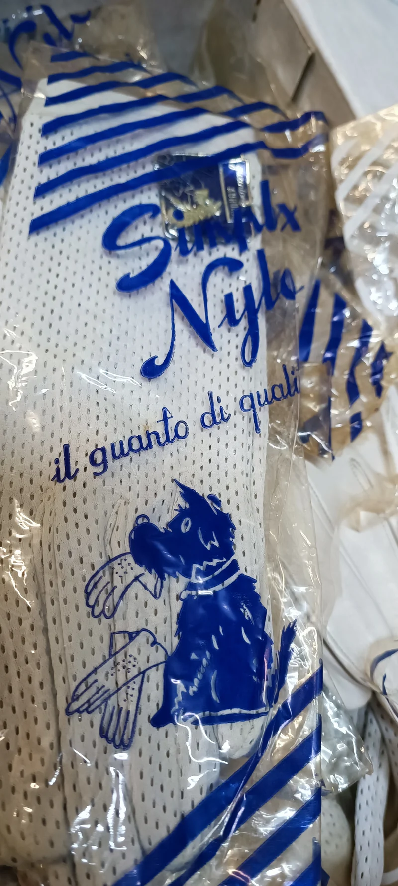 Guanti primaverili vintage in tessuto traforato, fattura inglese,panna o avana secondo disponibilità., 100g.