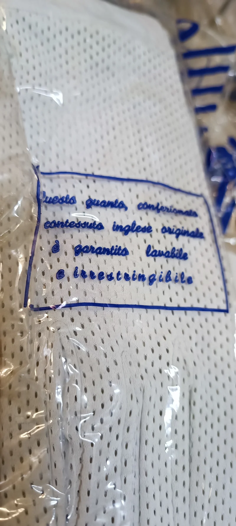 Guanti primaverili vintage in tessuto traforato, fattura inglese,panna o avana secondo disponibilità., 100g.