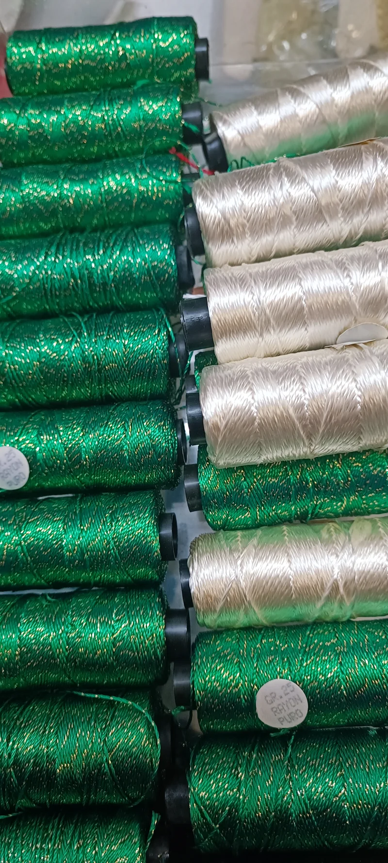 Rocchetto di rayon puro, 25g.