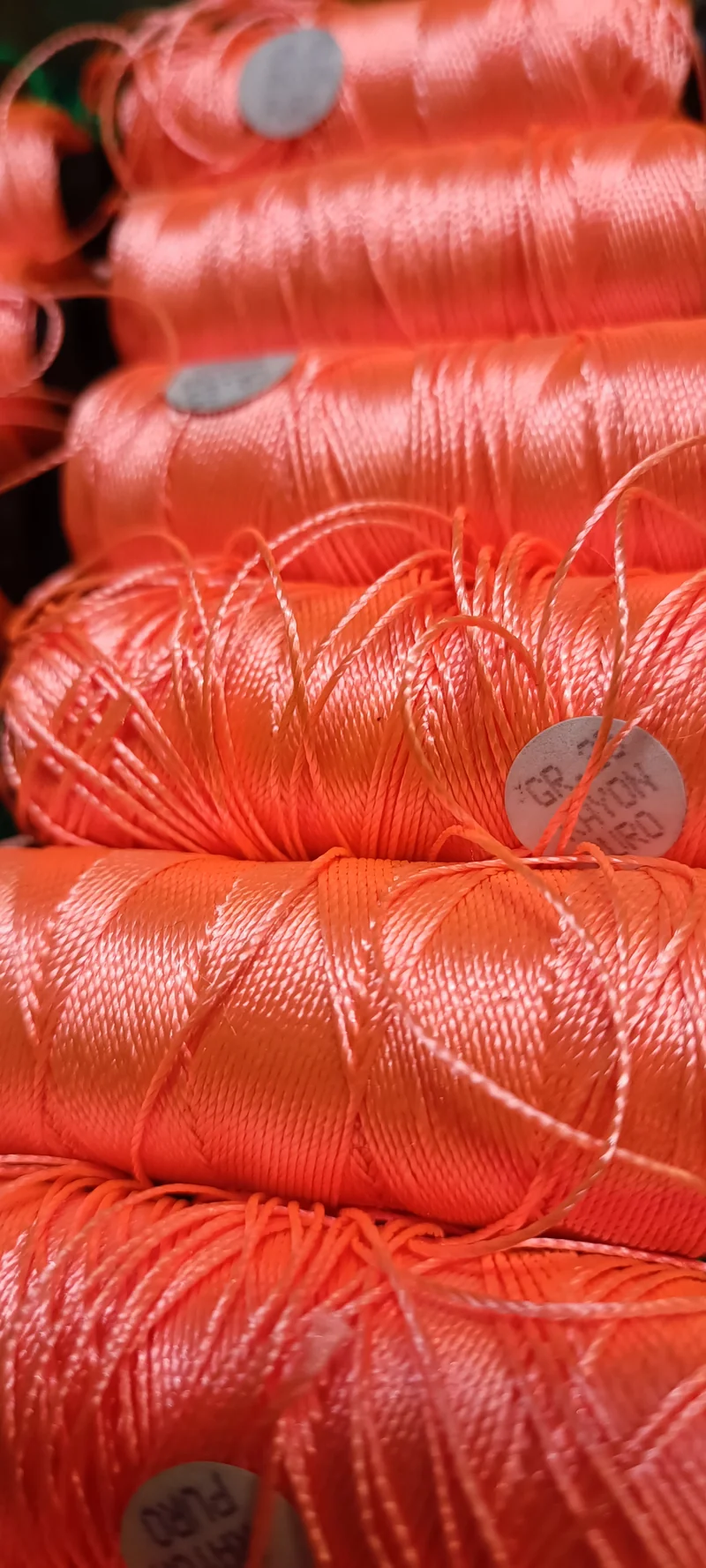 Rocchetto di rayon puro, 25g.