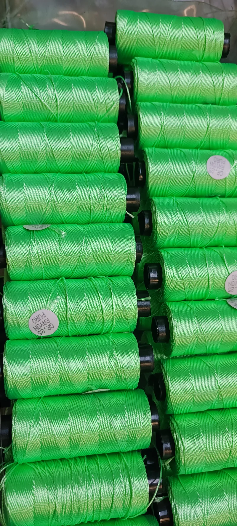 Rocchetto di rayon puro, 25g.