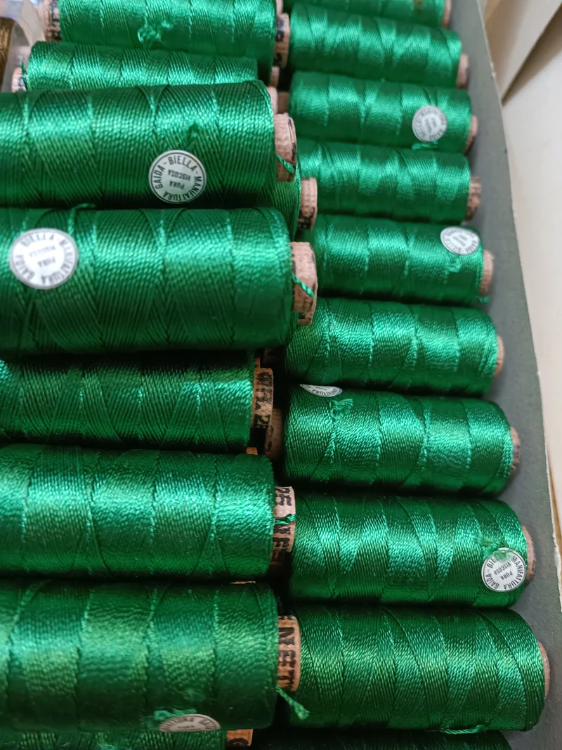 Rocchetto di rayon puro, 25g.